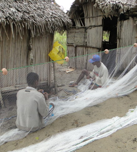Artisanat-Des filets de pêche à Madagascar