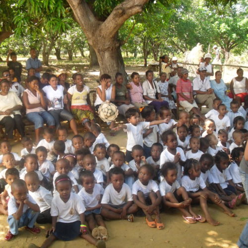 Enfants dans une école à Madagascar Enfants dans une école à Madagascar